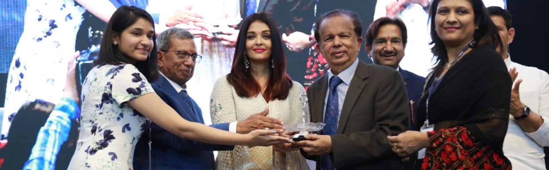 51856675_2228125627435647_76524218291847168_n